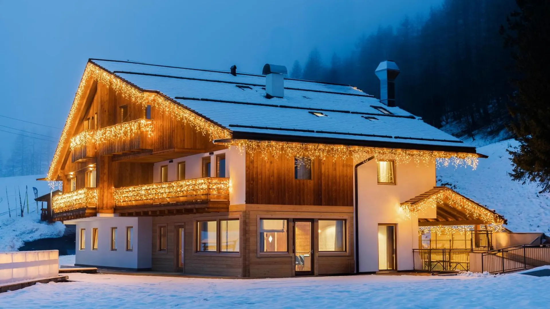 Hotel Casa Guargne Cortina dʼAmpezzo 3*,